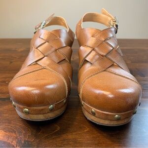Korks Wynne vegan leather Platform Clog Sandal in Tan size 8